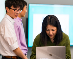 UW undergrads working on data visualization presentation